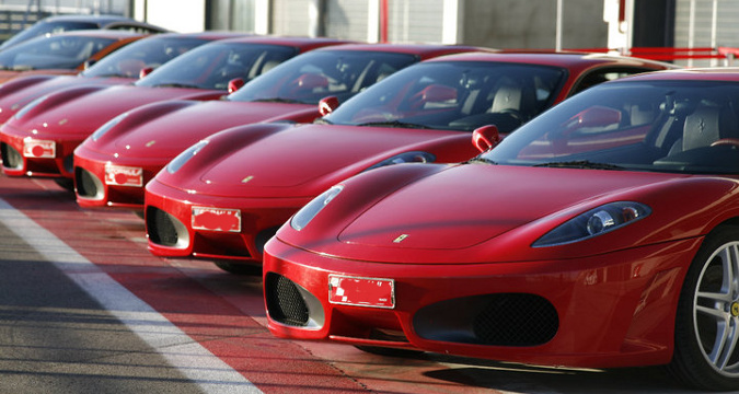 Ferrari Alquiler venta renting coches de lujo en Marbella 